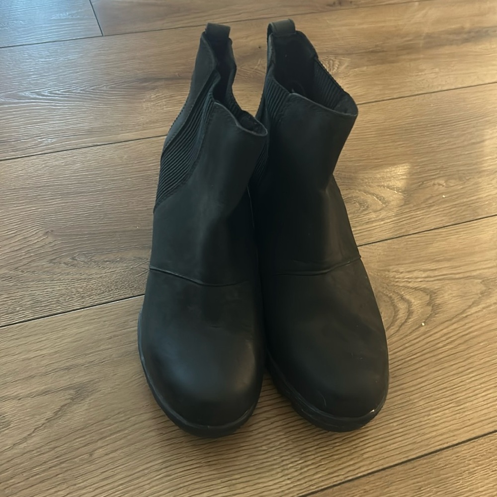 SOREL black chelsea wedge boot
